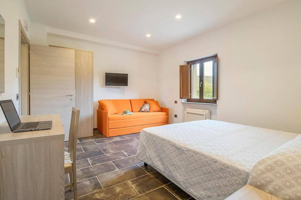 Beautiful home in Passignano sul T in Passignano sul Trasimeno, Lago Trasimeno