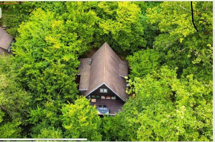 Camping pour 4 personnes, avec vue ainsi que balcon et piscine