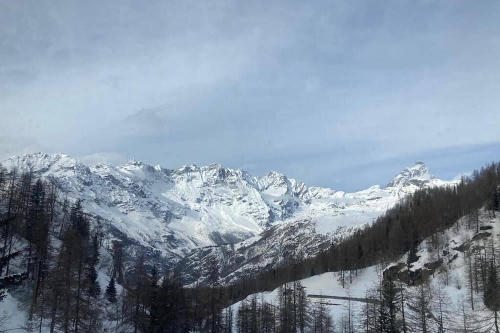 Entire apartment, Appartamento Cervinia Fronte Funivie in Cervinia, Valtournenche