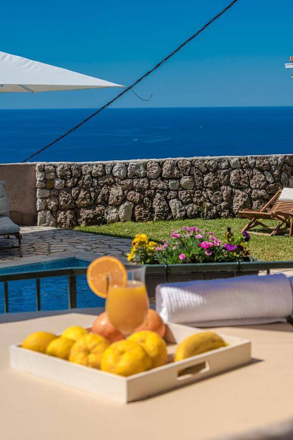 Villa pour 6 personnes, avec piscine ainsi que vue et jardin à Mlini - 3