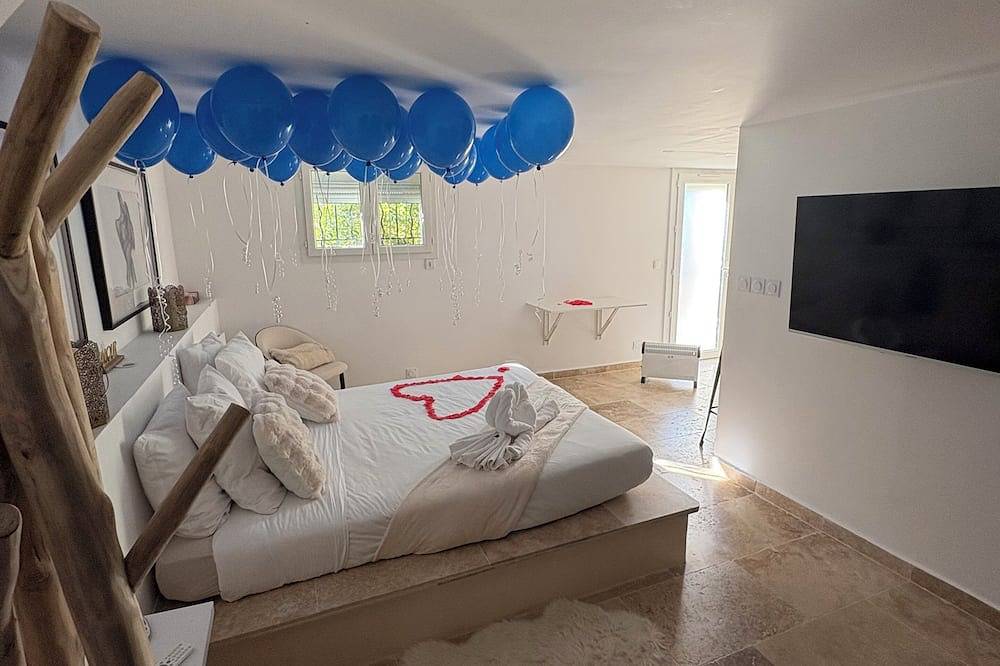 Suite Prestige, love room, Jacuzzi in Codolet, Région de Nîmes