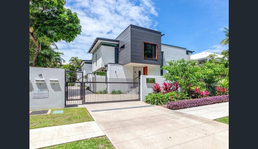 Villa for 8 people, with view and pool as well as garden in Port Douglas