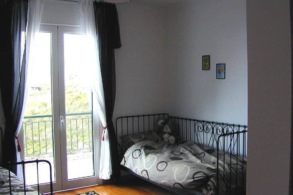 Große Luxusvilla, beheizter Pool, Spiel- / Fitnessraum, Meer- und Bergblick in Pináculo, Ribeira Brava