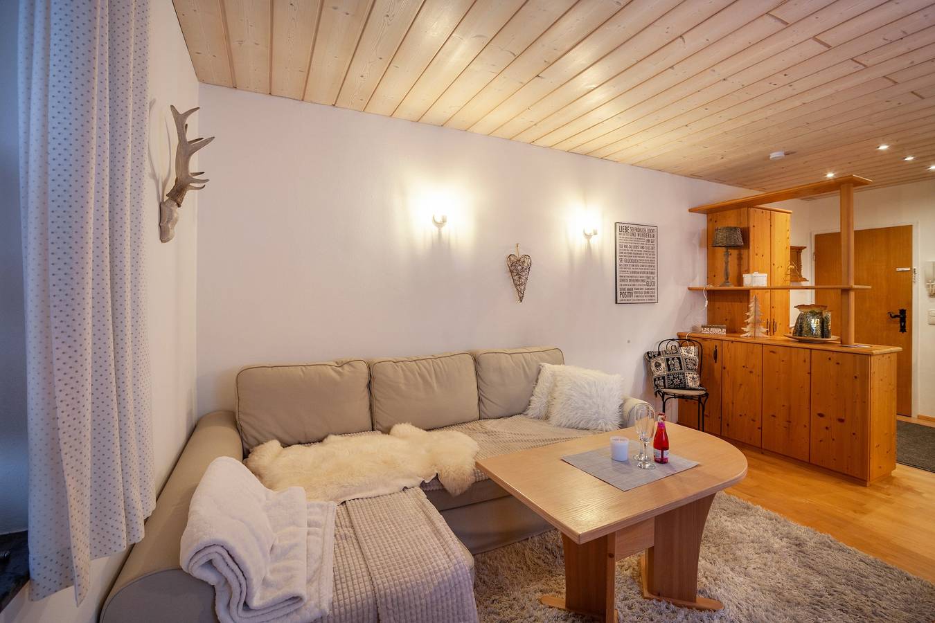 Ganze Wohnung, Ferienwohnung 'In Urspring Am Lechstausee' mit Bergblick, Gemeinschaftsgarten und Balkon in Steingaden, Romantische Straße