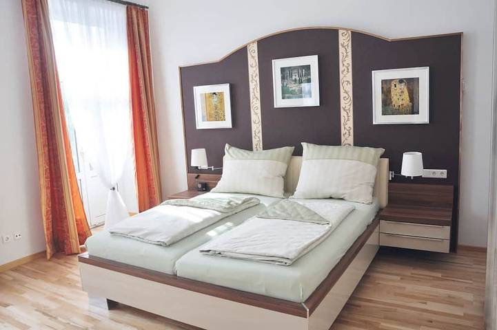 Ganze Wohnung, Herrlicher Grünblick, Pool & Garten, nahe Schönbrunn in Wien, Donau Niederösterreich