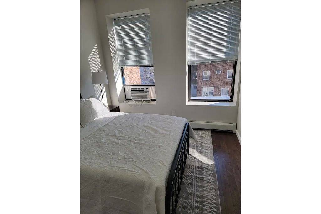 Ganze Wohnung, The Monrow Brownstone! in West New York, Hudson County