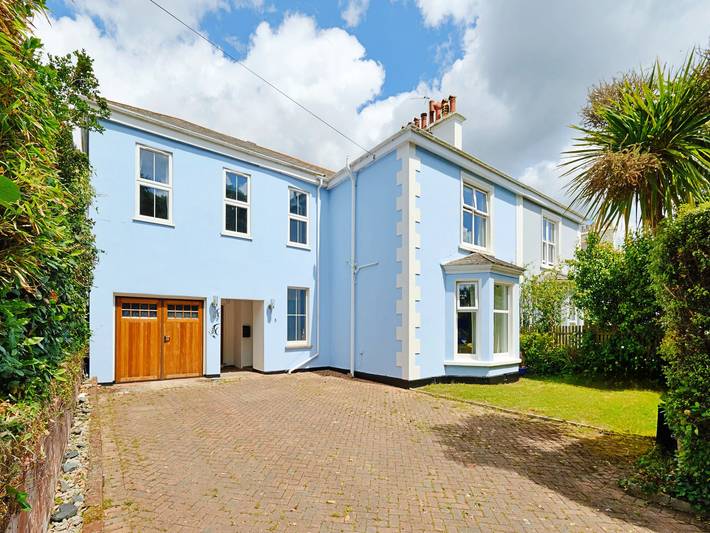 Holiday home for 9 people, with garden in Falmouth (Cornwall)