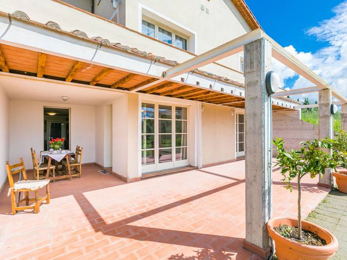 Casa vacanza per 7 persone, con terrazza e giardino a Cecina