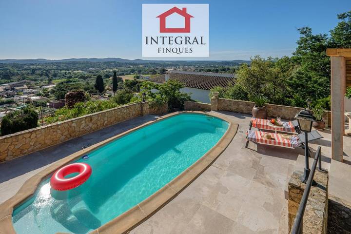 Location de vacances pour 13 personnes, avec piscine ainsi que vue et jardin, animaux acceptés à Vall-llobrega - 4