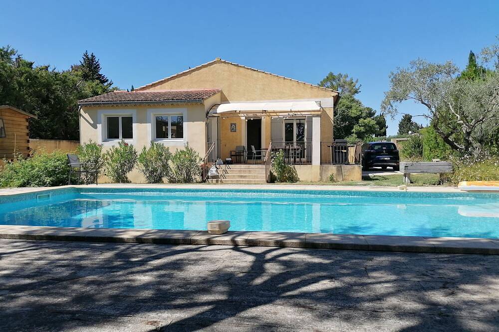 Provencal house with swimming pool in the heart of the Comtat Venaissin Velleron in Velleron, Vaucluse