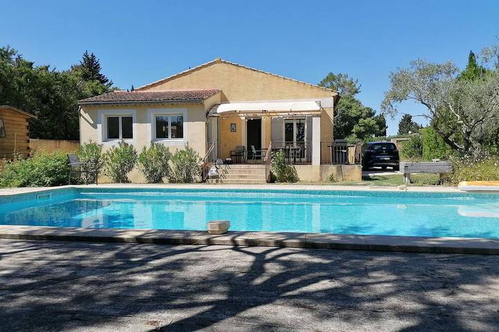 Maison provençale avec piscine située au cœur du Comtat Venaissin à Velleron in Velleron, Vaucluse