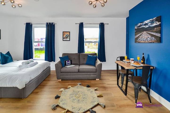 Entire apartment, Clarabel Studio Apartment - Stayseekers in Salisbury, Wiltshire