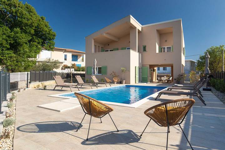 Ferienwohnung für 9 Personen, mit Terrasse und Pool