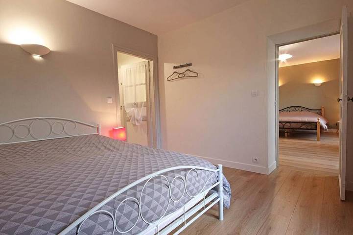 Gîte pour 12 personnes, avec terrasse et jardin à La Mesnière - 3