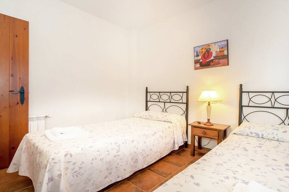 Rural Holiday Home in Casas Del Monte in Casas del Monte, Cáceres Region