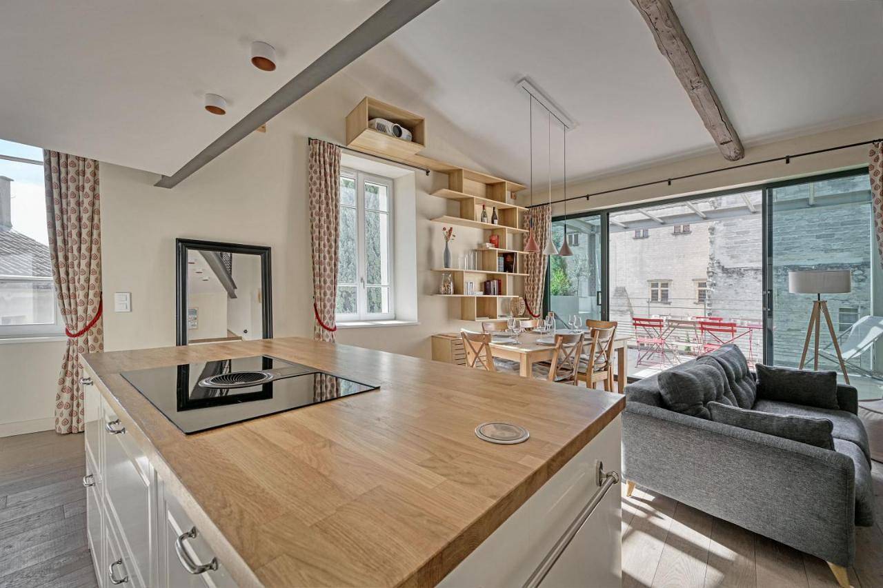 Appartement entier, Apartment with Terrace in Avignon, Vaucluse
