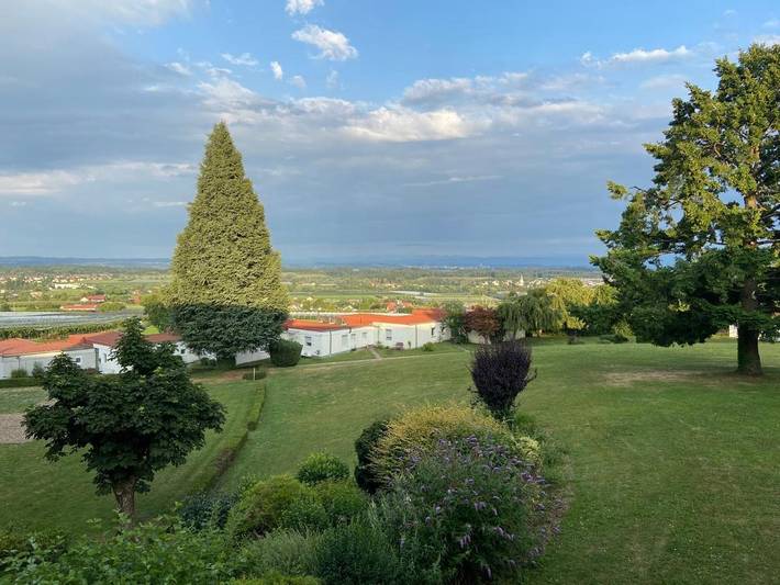 Ferienwohnung für 4 Personen, mit Garten und Pool sowie Seeblick und Ausblick - 1