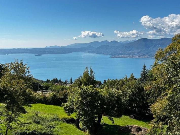 Casa vacanza per 11 persone, con vista lago e panorama nonché giardino a San Zeno di Montagna