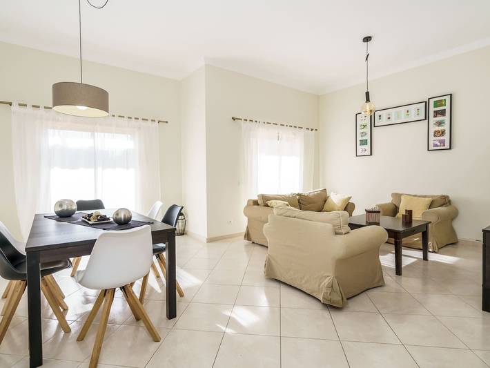 Gîte pour 6 personnes, avec piscine ainsi que jardin et terrasse - 1