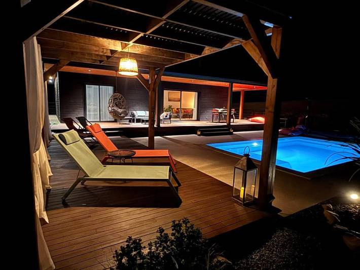 Location de vacances pour 4 personnes, avec vue ainsi que jardin et piscine à Moltifao