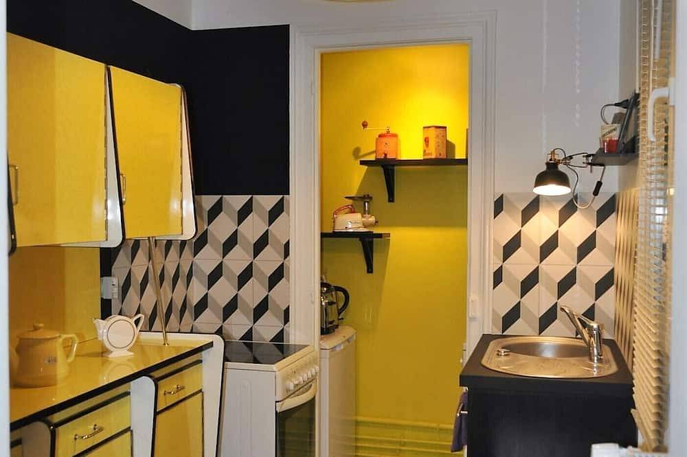 Entire apartment, Gîte downtown Reims 75 eur with parking Box 24/24 against the building 2€/Jour in Reims, Marne