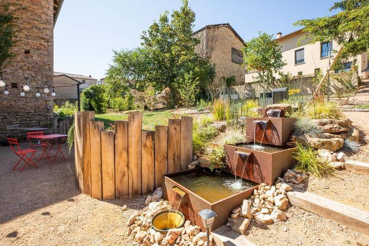 Gîte pour 2 personnes, avec vue ainsi que terrasse et jardin à Solutré-Pouilly - 2