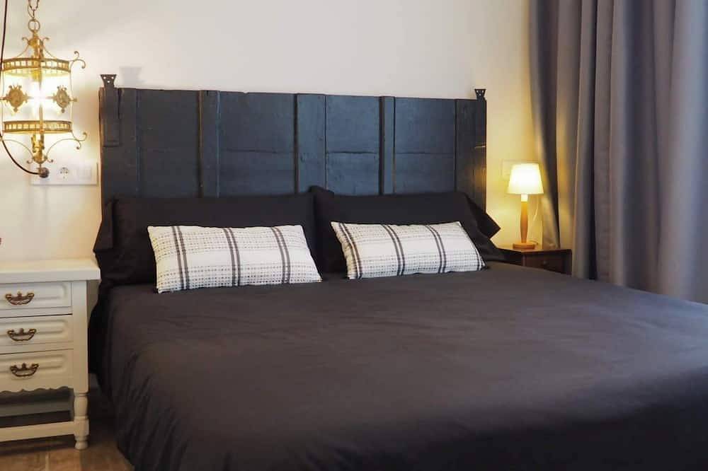 Apartamento entero, Cistellaire, con acceso a piscina interior in Olot, Parc Natural de Zona Volcànica de la Garrotxa