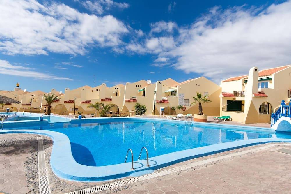 Entire apartment, 1 Bedroom Apartement  with big terrace. Ground floor. Sleeps 4 in Playa de Fañabé, Adeje