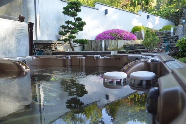Villa pour 10 personnes, avec Jacuzzi et Terrasse ainsi que Jardin et Sauna
