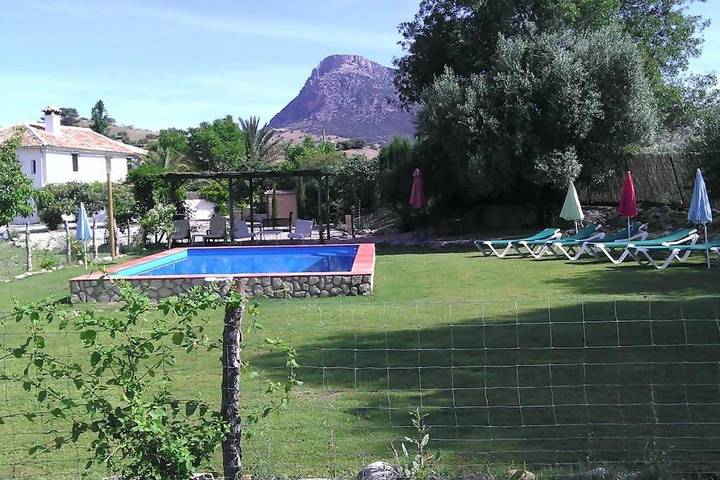 Casa rural para 13 personas, con Balcón además de Jardín y Piscina en Sierra de Grazalema