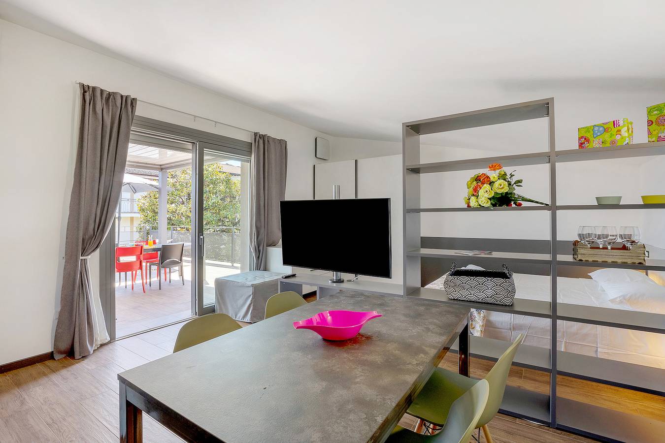 Ganze Wohnung, Ferienwohnung "Villa Donne del Lago Vittoria" mit Blick auf den See und Gemeinschaftspool in Salò, Gardasee-Berge