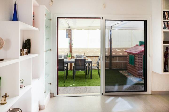 Gîte pour 5 personnes, avec Vue sur l’océan et Terrasse ainsi que Jardin et Piscine à Callao Salvaje - 4