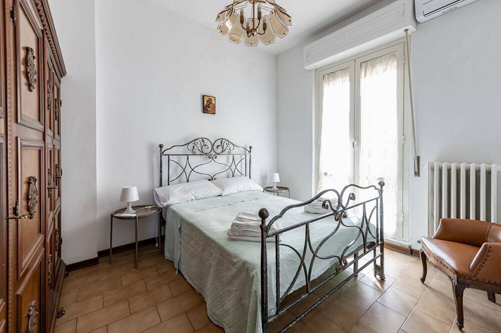 Hel leilighet, Bright apartment that accommodates up to 4 people, equipped with all the comforts for a pleasant stay, with two bedrooms and a panoramic terrace that offers a beautiful view of the Maiella and Gran Sasso mountains. The accommodation is located in the cen in Pescara, Adriatic Coast Abruzzo