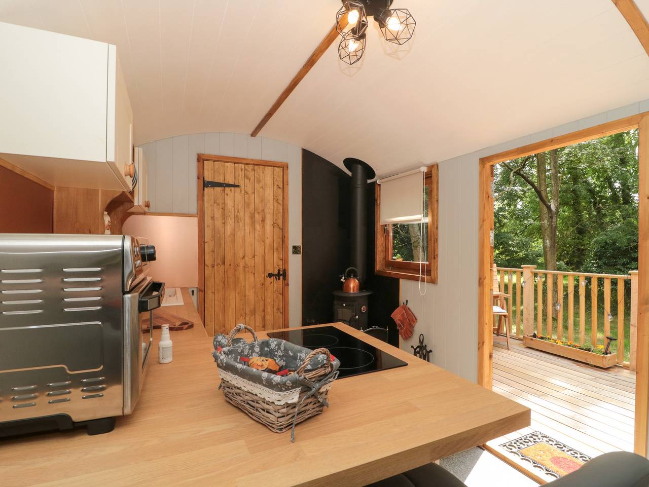 The Foxes Den Shepherds Hut in Oldbury-upon-Severn, South Gloucestershire