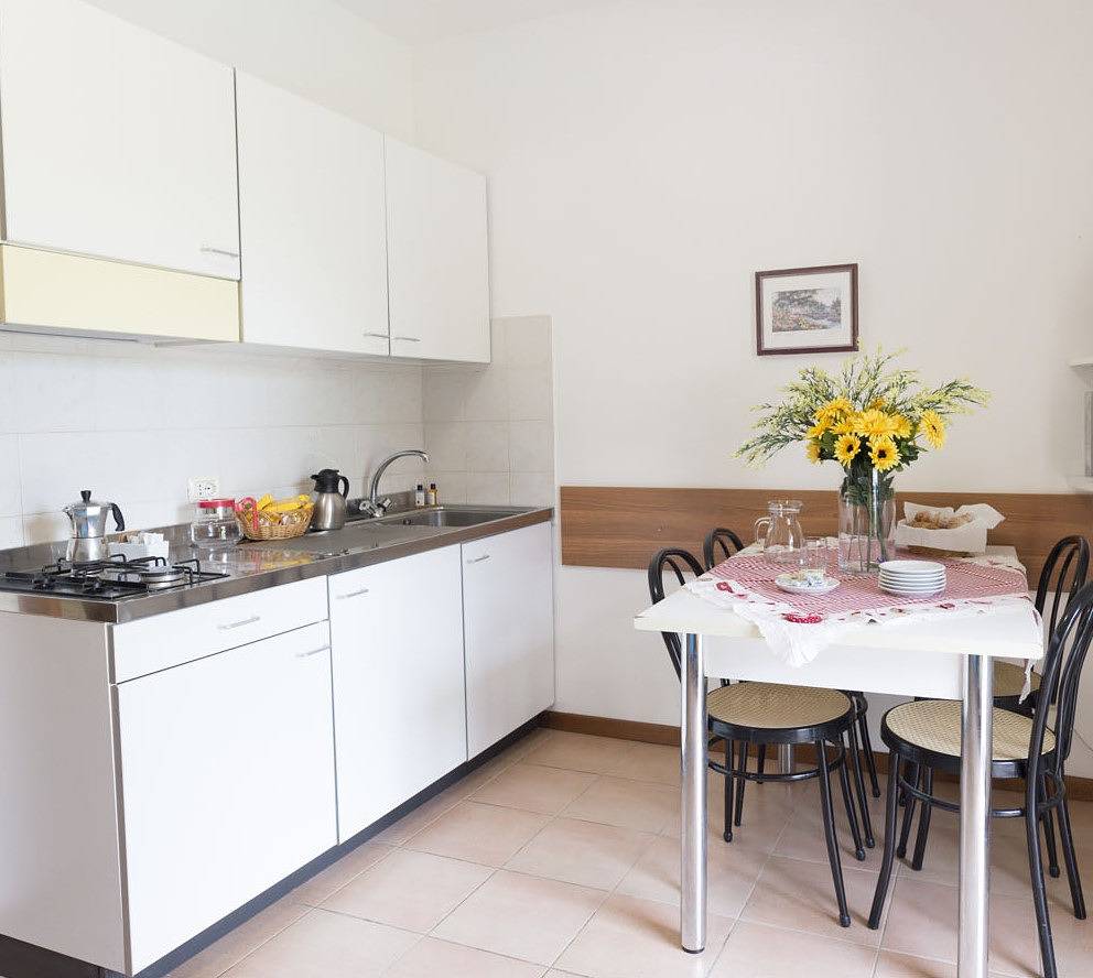 Apartamento entero, Ferienanlage Piani di Clodia Zweizimmer-Bungalow Bilo Amore für 4 Personen in Lazise, Montañas Garda