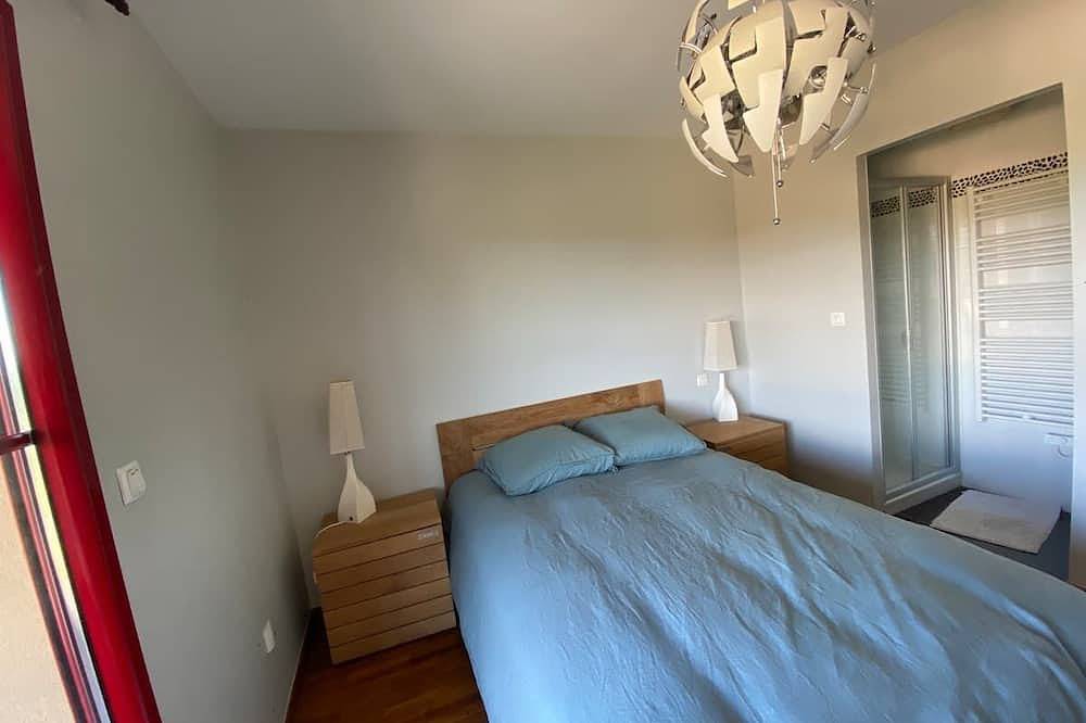 Superb villa with heated pool right next to the pond in Lège-Cap-Ferret, Region de Arcachon