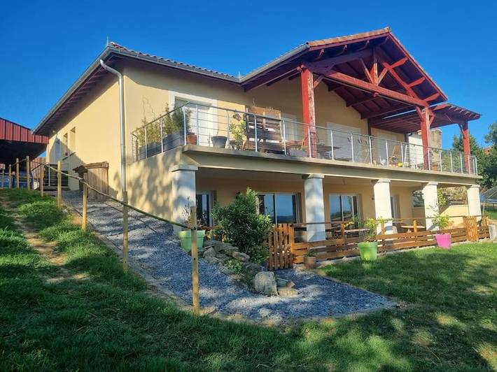 Gîte pour 6 personnes, avec Terrasse ainsi que Jardin et Vue à Pimbo