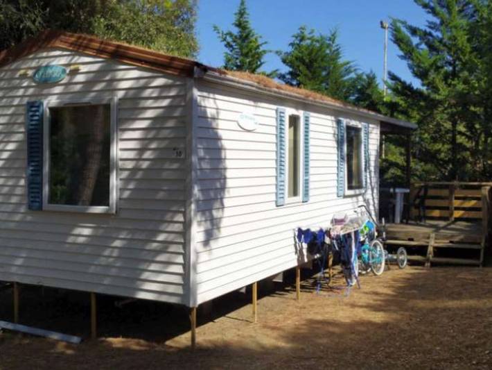 Mobil home pour 5 personnes, avec piscine et terrasse à Laurens