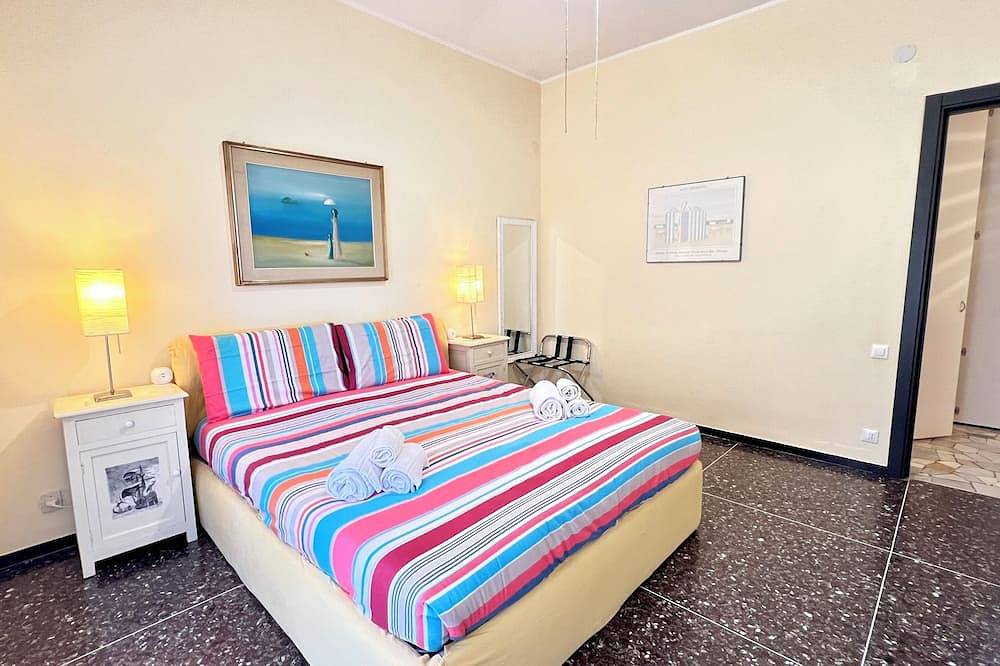 Entire apartment, La Stella Marina - 150 metri dal Mare con Box auto in Spotorno, Riviera di Ponente