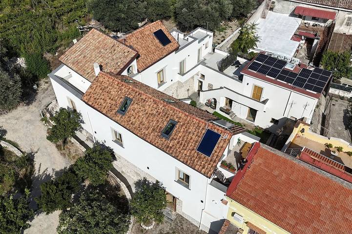 Cozy Country Farmhouse Surrounded by Nature · Near Pompeii in Lettere, Province de Naples