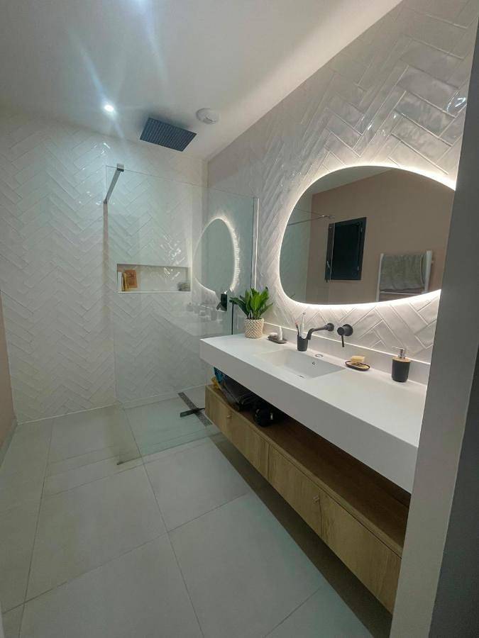 Location de vacances pour 6 personnes, avec terrasse ainsi que jardin et piscine à Mons (Gard) - 2