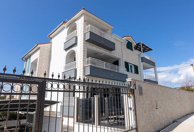 Gîte pour 4 personnes, avec terrasse à Supetar - 3