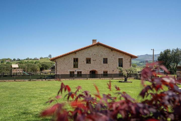 Apartamento de vacaciones para 6 personas, con vistas además de jardín y terraza en Comarca de Santander - 2