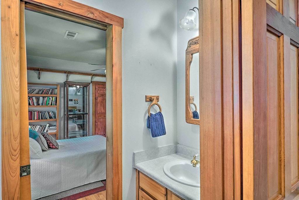 Beautiful Toledo Bend Retreat w/ Private Dock in Toledo Bend Reservoir