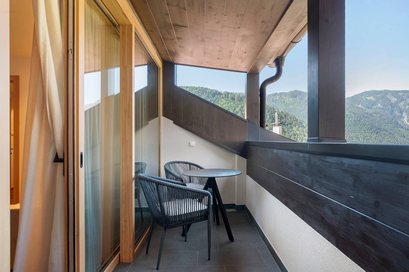 Ganze Wohnung, Goldener Adler Apartment Classic 7 mit Balkon,Sauna und Frühstück inklusive - new 2026 in Truden im Naturpark, Südtirol
