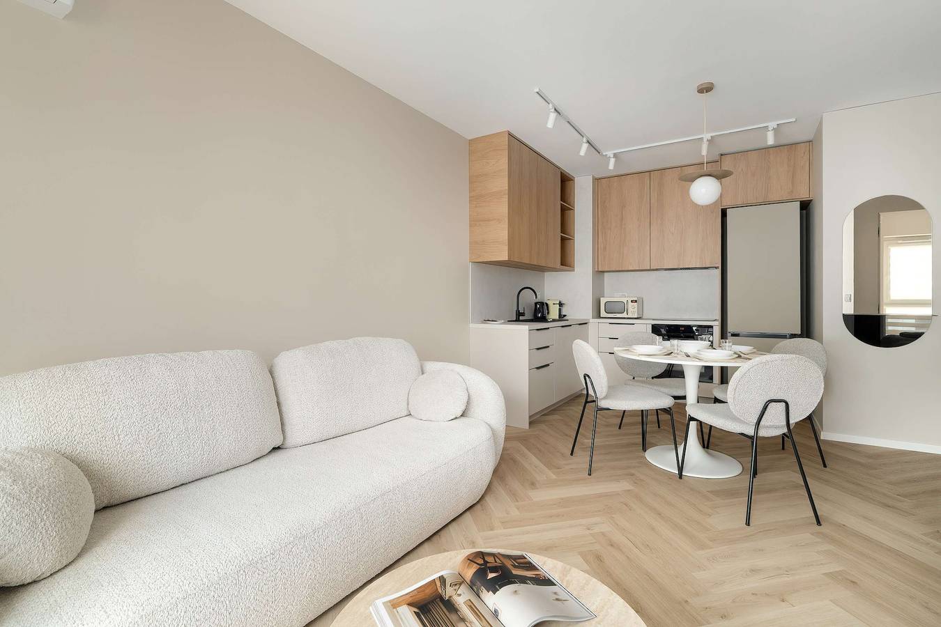 Ganze Wohnung, Bright Apartment with Balcony | Garage Parking and Air Conditioning in Posen, Großpolen