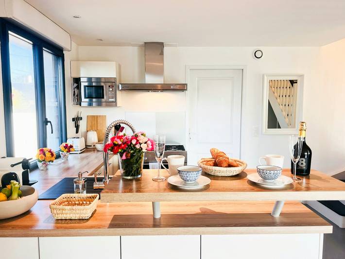 Location de vacances pour 8 personnes, avec terrasse et jardin, adapté aux familles à Brignogan-Plages - 2