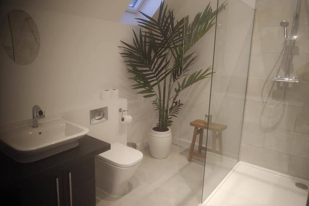 Luxury spacious detached house in heart of city centre with parking in Chichester, West Sussex
