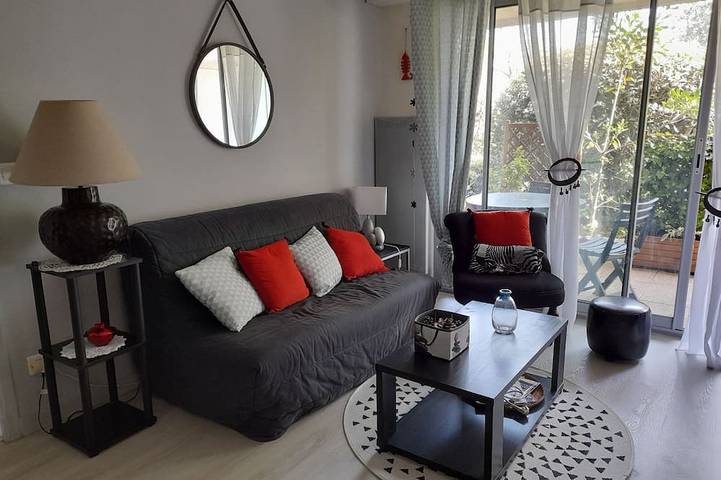 Gîte pour 3 personnes, avec terrasse dans Stade Marcel Deflandre