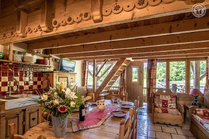 Gîte pour 12 personnes, avec piscine et jacuzzi ainsi que sauna et terrasse dans Bauges - 4